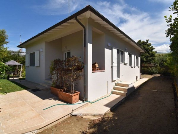 casa indipendente in vendita a Forte dei Marmi in zona Vaiana