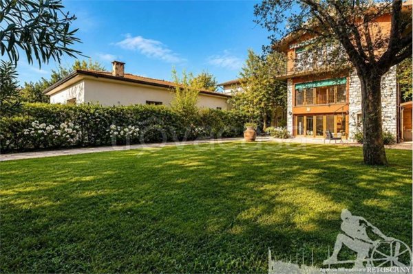casa indipendente in vendita a Forte dei Marmi in zona Vittoria Apuana