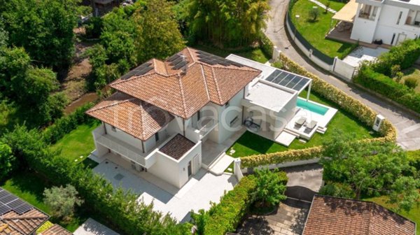casa indipendente in vendita a Forte dei Marmi
