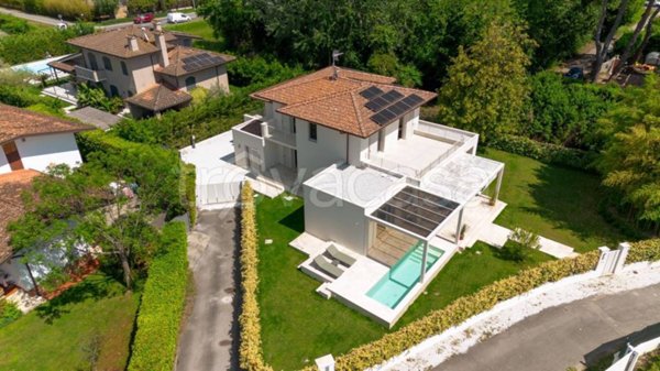 casa indipendente in vendita a Forte dei Marmi