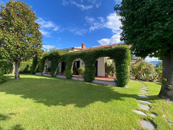 casa indipendente in vendita a Forte dei Marmi