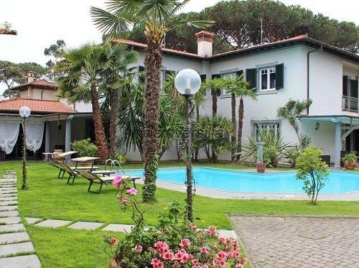 casa indipendente in vendita a Forte dei Marmi in zona Vittoria Apuana