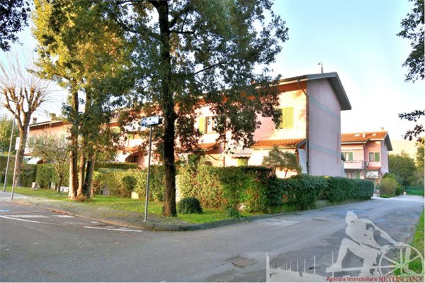 casa indipendente in vendita a Forte dei Marmi in zona Vittoria Apuana