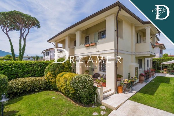 casa indipendente in vendita a Forte dei Marmi