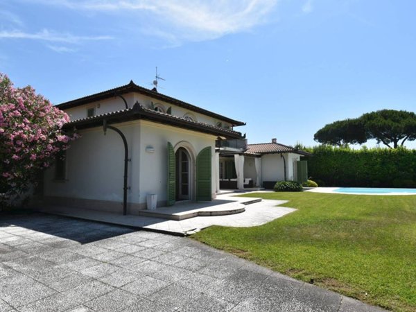 casa indipendente in vendita a Forte dei Marmi in zona Vittoria Apuana