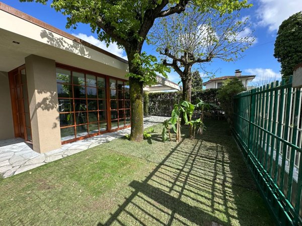 casa indipendente in vendita a Forte dei Marmi