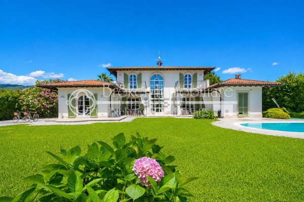 casa indipendente in vendita a Forte dei Marmi in zona Vittoria Apuana