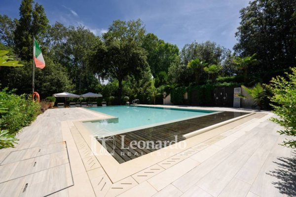 villa in vendita a Forte dei Marmi in zona Vittoria Apuana