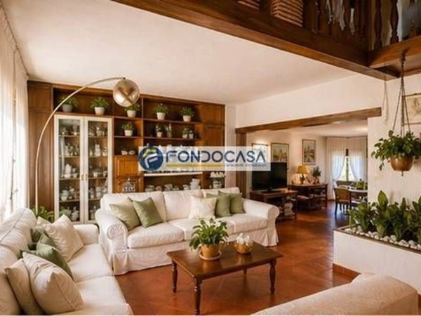 casa indipendente in vendita a Forte dei Marmi in zona Vittoria Apuana