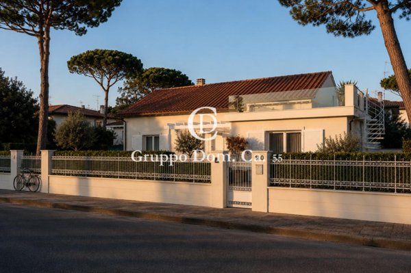 casa indipendente in vendita a Forte dei Marmi in zona Vittoria Apuana