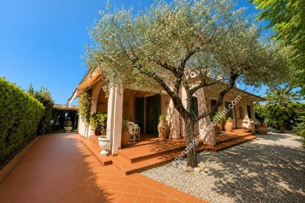 casa indipendente in vendita a Forte dei Marmi