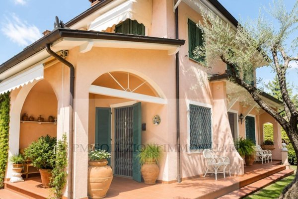 casa indipendente in vendita a Forte dei Marmi