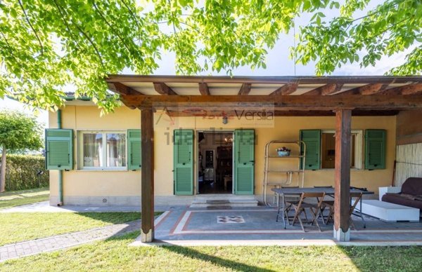 casa indipendente in vendita a Forte dei Marmi in zona Vittoria Apuana