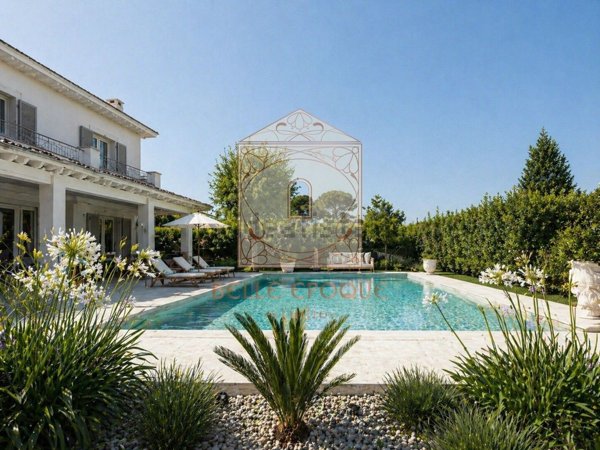 casa indipendente in vendita a Forte dei Marmi in zona Vittoria Apuana