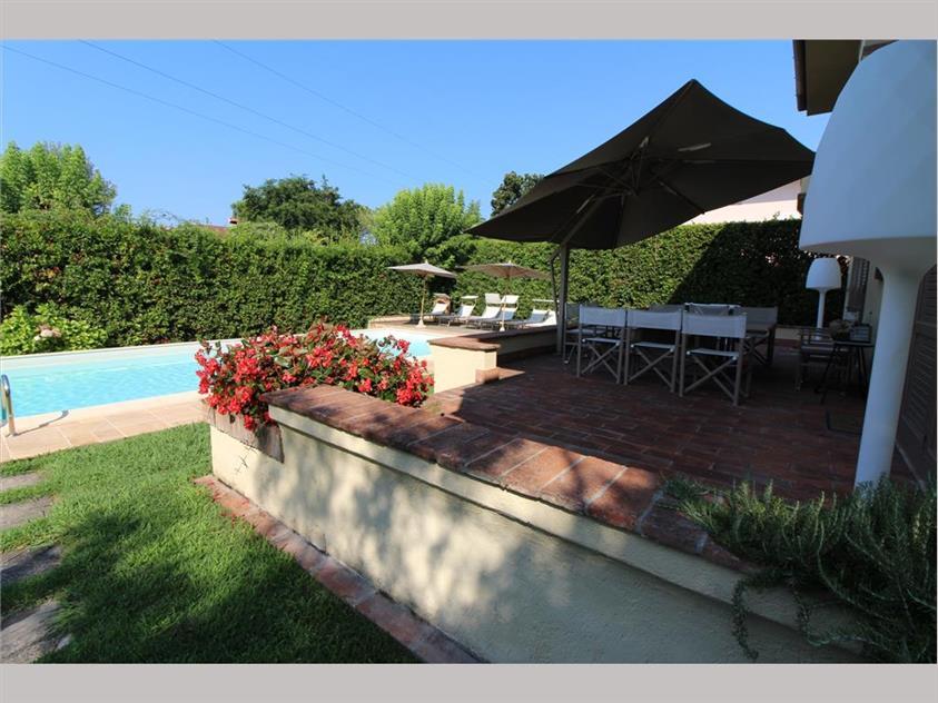 casa indipendente in vendita a Forte dei Marmi in zona Roma Imperiale