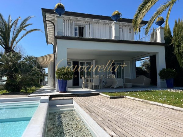 casa indipendente in vendita a Forte dei Marmi in zona Vittoria Apuana