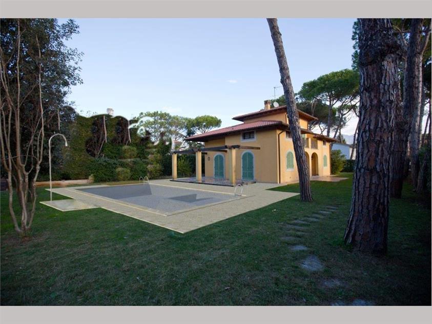 casa indipendente in vendita a Forte dei Marmi in zona Roma Imperiale