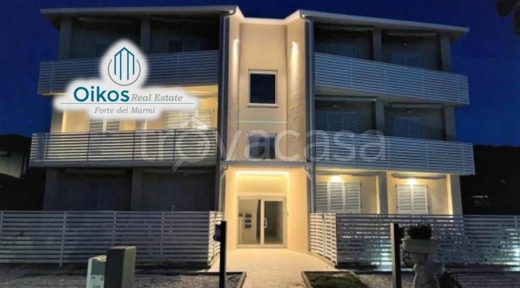 appartamento in vendita a Forte dei Marmi in zona Vittoria Apuana