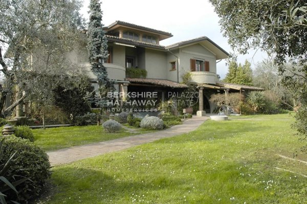casa indipendente in vendita a Forte dei Marmi in zona Roma Imperiale