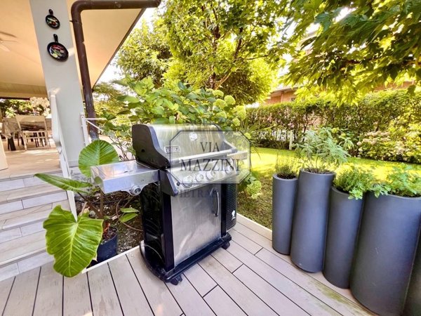 casa indipendente in vendita a Forte dei Marmi in zona Vittoria Apuana