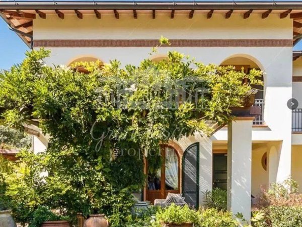 casa indipendente in vendita a Forte dei Marmi in zona Vittoria Apuana