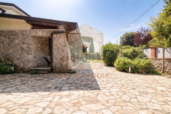 casa indipendente in vendita a Forte dei Marmi in zona Vittoria Apuana