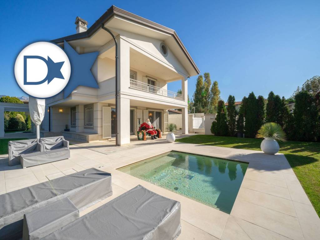 casa indipendente in vendita a Forte dei Marmi in zona Vittoria Apuana