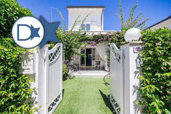 casa indipendente in vendita a Forte dei Marmi in zona Vittoria Apuana