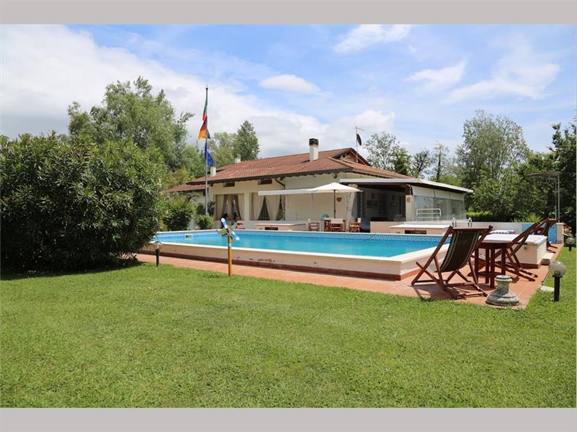 casa indipendente in vendita a Forte dei Marmi in zona Roma Imperiale