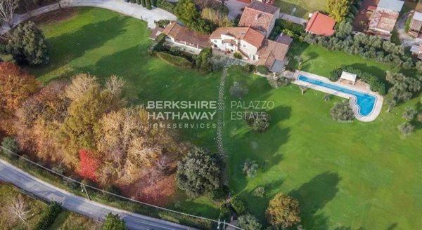 casa indipendente in vendita a Forte dei Marmi in zona Roma Imperiale