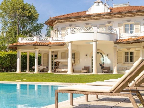 casa indipendente in vendita a Forte dei Marmi in zona Vittoria Apuana