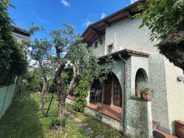 casa indipendente in vendita a Forte dei Marmi in zona Vittoria Apuana
