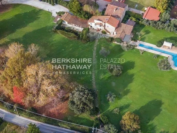 casa indipendente in vendita a Forte dei Marmi in zona Roma Imperiale