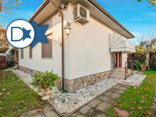 casa indipendente in vendita a Forte dei Marmi in zona Roma Imperiale