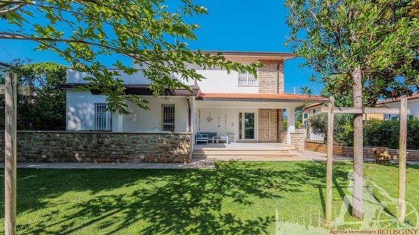 casa indipendente in vendita a Forte dei Marmi in zona Vittoria Apuana