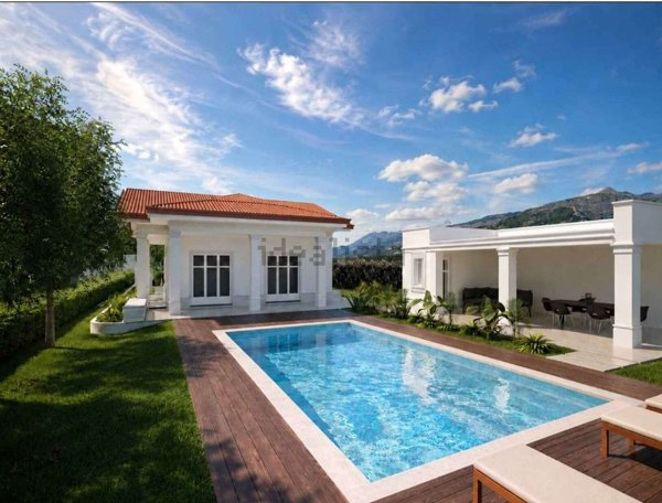 casa indipendente in vendita a Forte dei Marmi in zona Vaiana