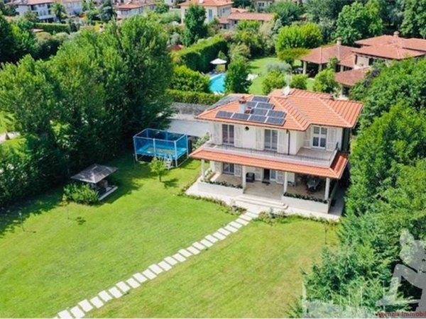 casa indipendente in vendita a Forte dei Marmi in zona Vittoria Apuana