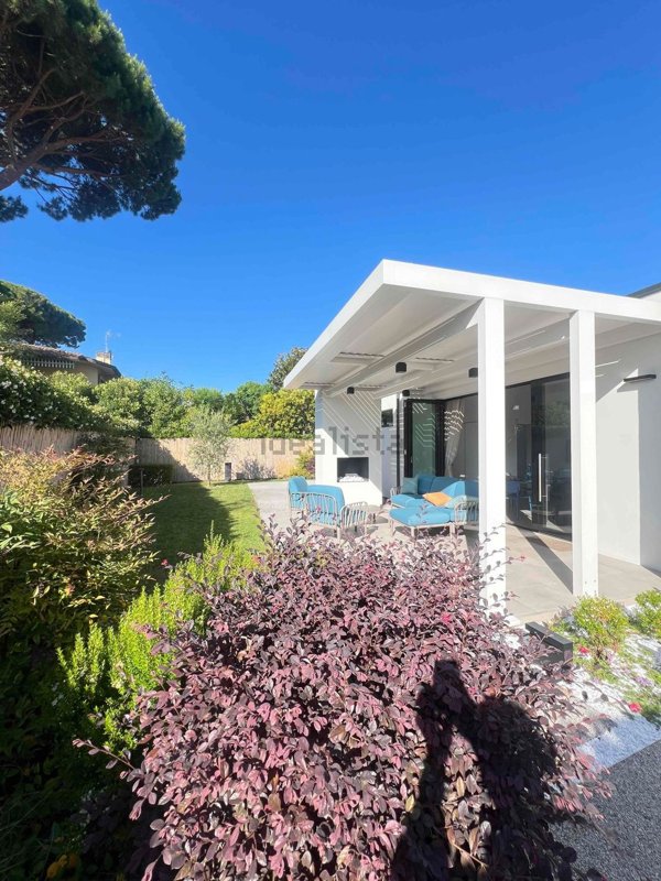 casa indipendente in vendita a Forte dei Marmi in zona Vittoria Apuana