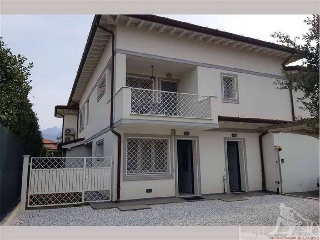 appartamento in vendita a Forte dei Marmi in zona Vittoria Apuana