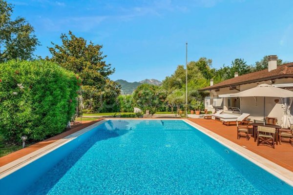 casa indipendente in vendita a Forte dei Marmi in zona Vaiana