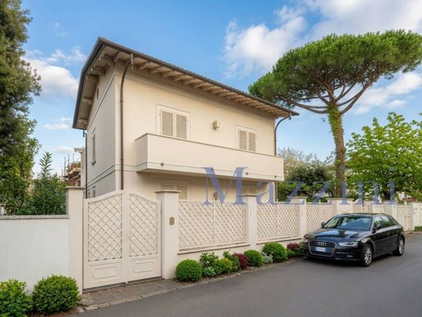 casa indipendente in vendita a Forte dei Marmi in zona Vittoria Apuana