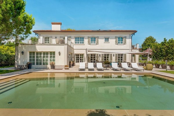 casa indipendente in vendita a Forte dei Marmi in zona Vittoria Apuana