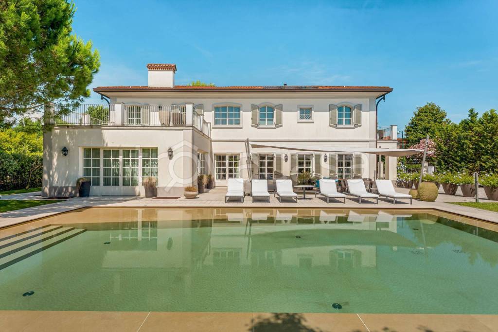 casa indipendente in vendita a Forte dei Marmi in zona Vittoria Apuana