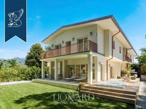 casa indipendente in vendita a Forte dei Marmi in zona Roma Imperiale
