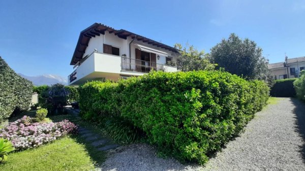 appartamento in vendita a Forte dei Marmi in zona Vaiana