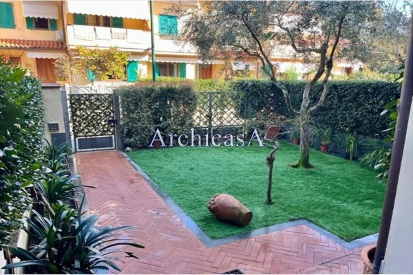 casa indipendente in vendita a Forte dei Marmi in zona Vaiana