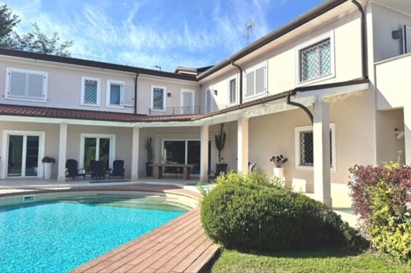 casa indipendente in vendita a Forte dei Marmi