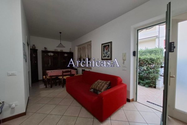 casa indipendente in vendita a Forte dei Marmi in zona Vittoria Apuana