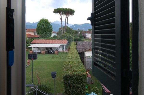 appartamento in vendita a Forte dei Marmi in zona Roma Imperiale