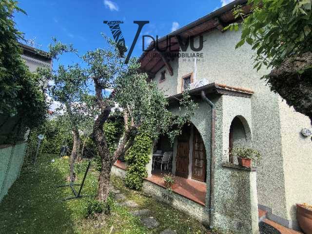 casa indipendente in vendita a Forte dei Marmi in zona Vittoria Apuana